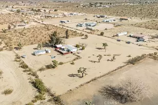13378 Paramount Rd, Phelan, CA 92371 - Photo 4