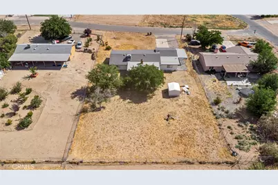 18215 Carob, Hesperia, CA 92345 - Photo 6