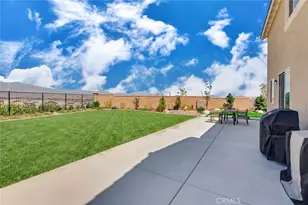 2573 Hannah Crk Ln, Rialto, CA 92377 - Photo 6