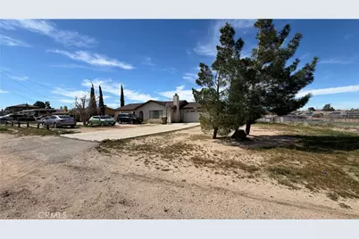 11890 Jacaranda, Hesperia, CA 92345 - Photo 4