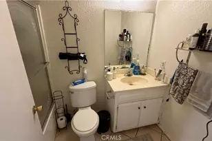 11890 Jacaranda, Hesperia, CA 92345 - Photo 16