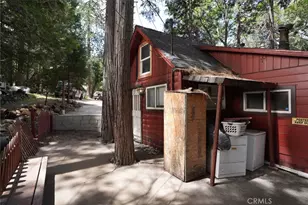 25020 Moon Dr, Crestline, CA 92325 - Photo 4