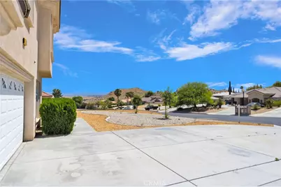 16245 Ridge View Drive, Apple Valley, CA 92307 - Photo 10