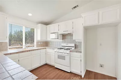 10778 Cedar, Oak Hills, CA 92344 - Photo 10