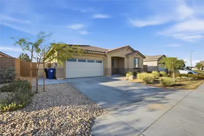 11852 Bobcat Hills Lane, Victorville, CA 92392 - Photo 2