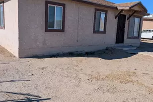 1390 Riverside Dr, Barstow, CA 92311 - Photo 2