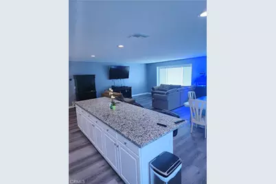 570 Farmstead, Hemet, CA 92543 - Photo 2