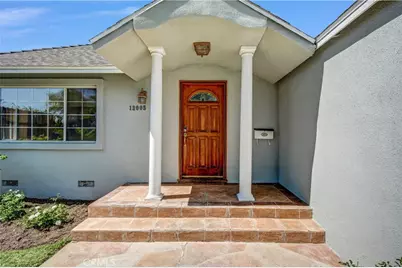 12005 Miranda, Valley Village, CA 91607 - Photo 2
