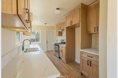 2946 N Sierra Way, San Bernardino, CA 92405 - Photo 6