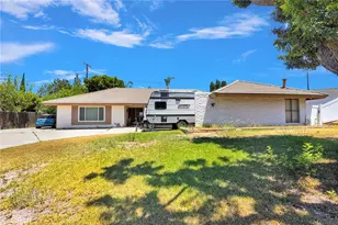 981 Serfas Club, Corona, CA 92882 - Photo 2