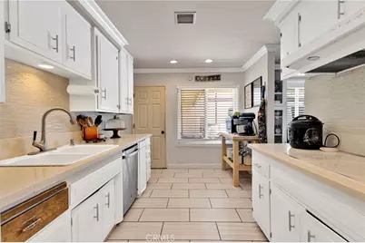 981 Serfas Club, Corona, CA 92882 - Photo 16