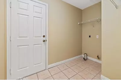 14336 Caroline, Adelanto, CA 92301 - Photo 10