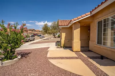 17557 Caprice Way, Victorville, CA 92395 - Photo 4
