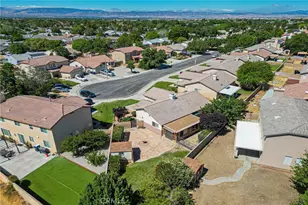 1219 W Holguin St, Lancaster, CA 93534 - Photo 32