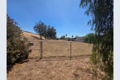 2881 N Golden, San Bernardino, CA 92404 - Photo 16