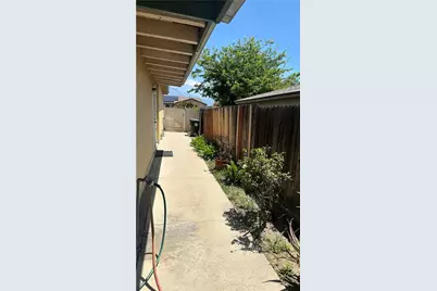 1424 Lynwood Way, Highland, CA 92346 - Photo 18