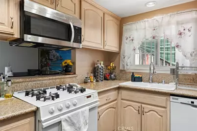 6070 Blythe Avenue, Highland, CA 92346 - Photo 10