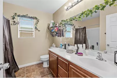 14490 Arthur Street, Oak Hills, CA 92344 - Photo 32