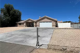 9220 Jacaranda, Hesperia, CA 92345 - Photo 4
