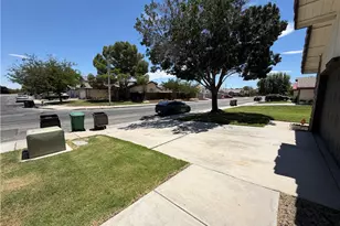 44937 Gloriosa Ln, Lancaster, CA 93535 - Photo 2