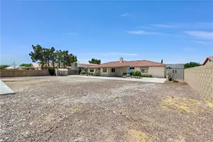 13931 Falling Leaf Rd, Apple Valley, CA 92307 - Photo 36