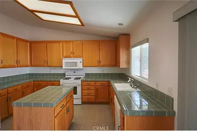 17141 Millbrook, Victorville, CA 92395 - Photo 18