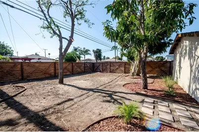 2391 Fashion Ave, Long Beach, CA 90810 - Photo 32