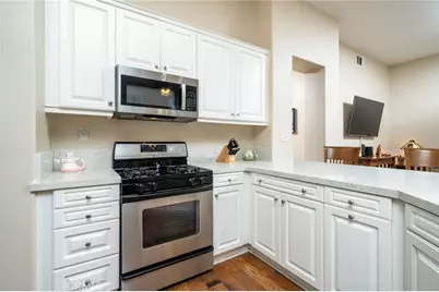704 W 1st Street, Claremont, CA 91711 - Photo 4