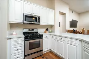 704 W 1st St, Claremont, CA 91711 - Photo 4