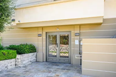 6800 Corbin Avenue #106, Reseda, CA 91335 - Photo 4