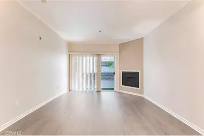 300 N El Molino Avenue #117, Pasadena, CA 91101 - Photo 2