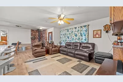 9948 Oasis, Pinon Hills, CA 92372 - Photo 4