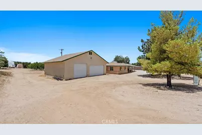 9948 Oasis, Pinon Hills, CA 92372 - Photo 2