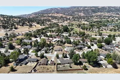 30001 Caddy Ln, Tehachapi, CA 93561 - Photo 26