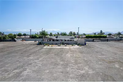10674 Locust Avenue, Bloomington, CA 92316 - Photo 12