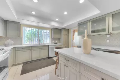 18223 Delano, Tarzana, CA 91335 - Photo 14