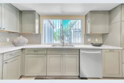 18223 Delano, Tarzana, CA 91335 - Photo 22