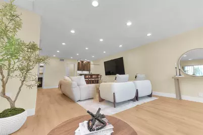 18223 Delano, Tarzana, CA 91335 - Photo 22