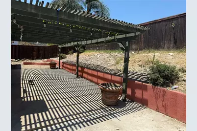 2420 W Sunrise Drive, Rialto, CA 92377 - Photo 32