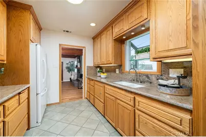 695 N Laurel Avenue, Upland, CA 91786 - Photo 16