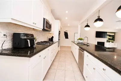2750 Kings Canyon Drive, Jurupa, CA 92509 - Photo 14