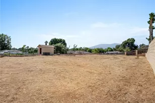5736 Country Ln, Jurupa Valley, CA 91752 - Photo 38