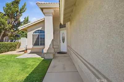 17980 Lakeview, Victorville, CA 92395 - Photo 4