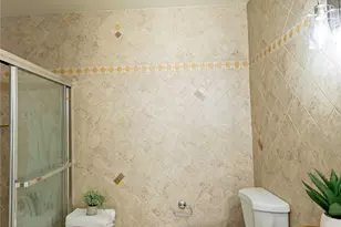 5720 Owensmouth Ave, Woodland Hills, CA 91367 - Photo 18
