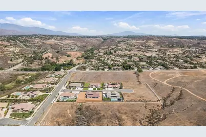 7928 Featherstone Ct, Riverside, CA 92506 - Photo 10
