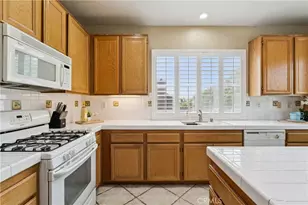 5848 Pine Valley Dr, Fontana, CA 92336 - Photo 6