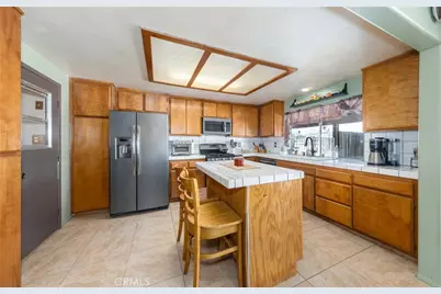 11090 Pinon, Hesperia, CA 92345 - Photo 4