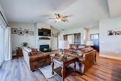 8029 Avenal, Phelan, CA 92371 - Photo 6