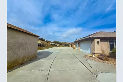 10282 Farmington, Oak Hills, CA 92344 - Photo 32