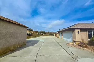10282 Farmington, Oak Hills, CA 92344 - Photo 32